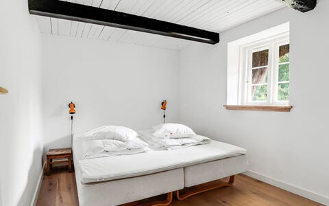 Annabeth - 900M from the Sea: Mueble, Diseño De Interiores, Madera, Piso, Suelo, Habitación, Cama, Techo, Encendiendo, Habitación