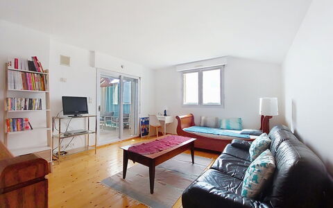 La Perche: Mueble, Piso, Suelo, Diseño De Interiores, Sofá, Techo, Habitación, Departamento, Suelos De Madera, Sala