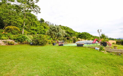 Douce Campagne: Jardín, Mueble Para Exteriores, Recurso, Sombra, Ocio, Césped, Eco Hotel, Paisajismo, Tienda, Parque