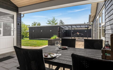 Herwarth - 400M from the Sea: Inmuebles, Sombra, Entrada De Coches, Casa De Campo