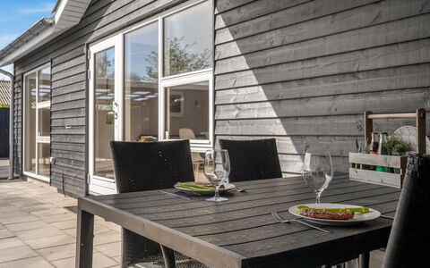 Herwarth - 400M from the Sea: Inmuebles, Sombra, Entrada De Coches, Casa De Campo