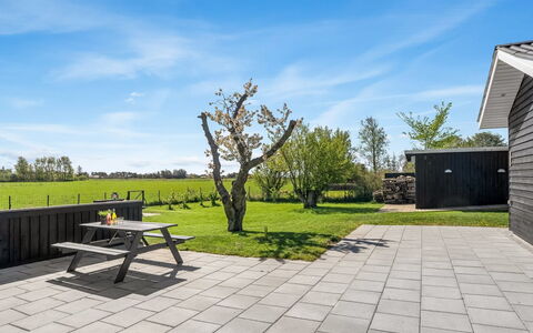 Herwarth - 400M from the Sea: Inmuebles, Sombra, Entrada De Coches, Casa De Campo