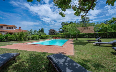 Il Campino, Pool, Montaione: Azul, Arbusto, Jardín, Piscina, Inmuebles, Hacienda, Césped, Sombra, Paisajismo, Villa