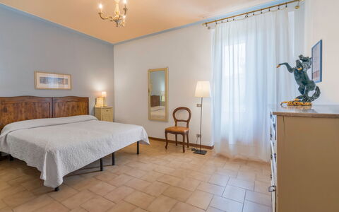 Il Campino, Pool, Montaione: Piso, Suelo, Habitación, Diseño De Interiores, Mueble, Cama, Techo, Sábana, Habitación, Encendiendo