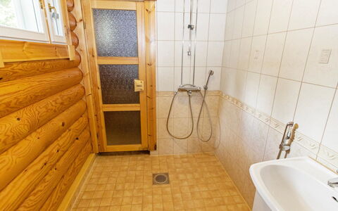 Niiniranta: Madera, Piso, Suelo, Arreglo De Tubería, Habitación, Manchas De Madera, Plomería, Madera Dura, Baño, Loseta