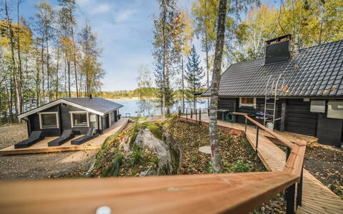 Villa Tintinmaja: Ventana, Fachada, Arquitectura, Puerta, Casa, Inmuebles, Mansión, Ventana De Guillotina, Balcón, Villa