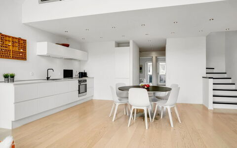 Anelle - 2.5Km from the Sea: Piso, Diseño De Interiores, Mueble, Suelo, Madera, Suelos De Madera, Techo, Lámpara, Cocina, Encendiendo