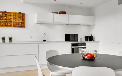 Anelle - 2.5Km from the Sea: Mueble, Diseño De Interiores, Cocina, Piso, Mostrador, Gabinetes, Suelo, Aparato De Cocina, Madera, Techo