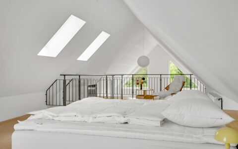 Anelle - 2.5Km from the Sea: Mueble, Diseño De Interiores, Piso, Suelo, Madera, Suelos De Madera, Habitación, Cama, Encendiendo, Casa