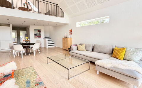 Anelle - 2.5Km from the Sea: Diseño De Interiores, Piso, Mueble, Suelo, Sofá, Madera, Suelos De Madera, Sala, Techo, Encendiendo
