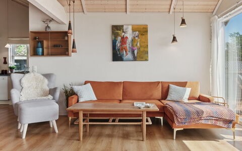 Mariam - 100M from the Sea: Mueble, Diseño De Interiores, Sofá, Piso, Madera, Sala, Suelo, Suelos De Madera, Habitación
