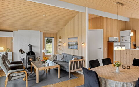 Fridgerd - 300M from the Sea: Madera, Mueble, Diseño De Interiores, Techo, Piso, Suelo, Habitación, Sala, Casa, Silla