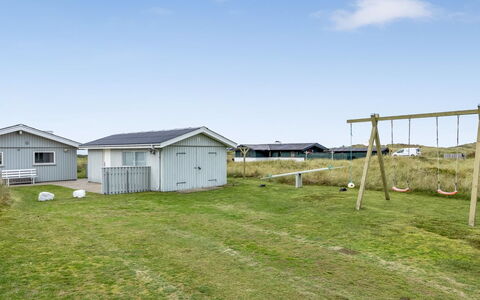 Fridgerd - 300M from the Sea: Hierba, Techo, Llanura, Casa, Barrio Residencial, Arquitectura, Pradera, Casa, El Terreno Del Lote, Paisaje
