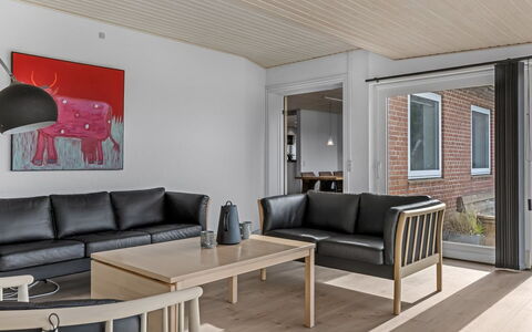 Kukka - 16Km from the Sea: Mueble, Diseño De Interiores, Piso, Suelo, Madera, Techo, Sofá, Sala, Mesa, Suelos De Madera