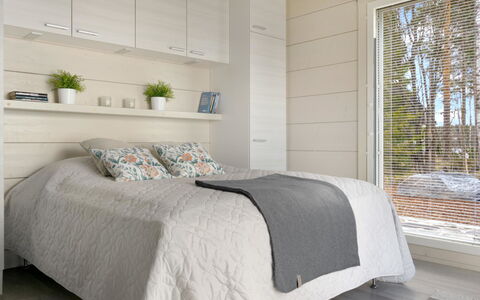 Tervaranta: Mueble, Habitación, Madera, Diseño De Interiores, Cama, Piso, Suelo, Techo, Linos, Lecho