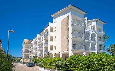 Tortoreto Apartment Close To The Sea, Ac,wi -fi: Departamento, Barrio Residencial, Balcón, Condominio, Sombra, Hotel, Cerca, Recurso, Villa