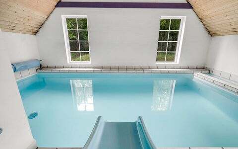 Ulf - 2Km from the Sea: Piso, Suelo, Piscina, Material Compuesto, La Luz Del Día, Diseño, Loseta