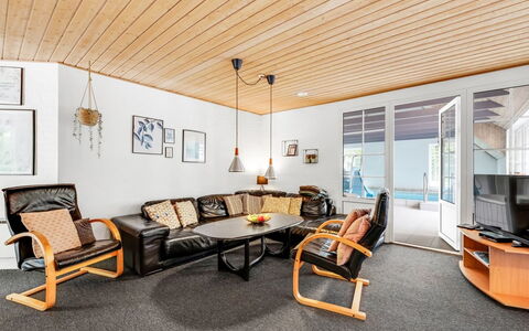 Ulf - 2Km from the Sea: Mueble, Diseño De Interiores, Piso, Suelo, Sofá, Madera, Techo, Sala, Silla, Suelos De Madera