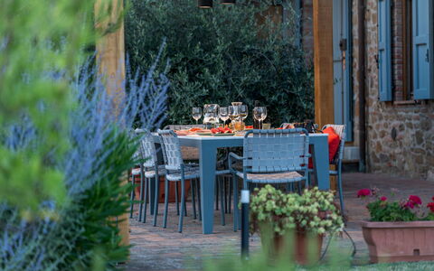 Casale Sunset: Mueble, Mesa, Silla, Mueble Para Exteriores, Mesa Al Aire Libre, Cocina Y Comedor Mesa, Manteles, Jardín, Restaurante, Sombra
