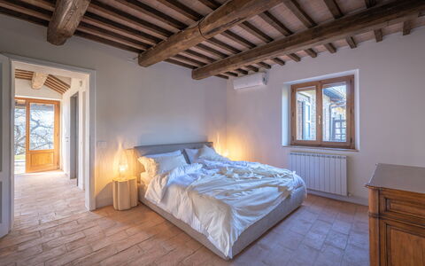 Casale Sunset: Pared, Piso, Diseño De Interiores, Madera, Suelo, Habitación, Techo, Cama, Habitación, Lecho