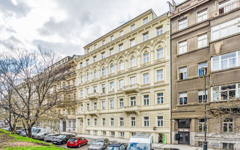 Prague Centre 109: Edificio, Departamento, Condominio, Carro Familiar, Uso Mixto, De Vehículos De Lujo, Estacionamiento