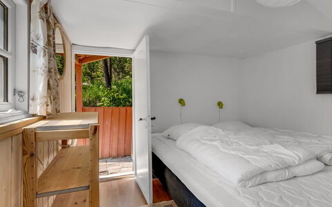 Goodje - 400M from the Sea: Madera, Piso, Diseño De Interiores, Suelo, Habitación, Techo, Manchas De Madera, Cama, Madera Dura, Habitación