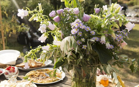 Il Canto Del Maggio: Vajilla, Flor, Floristas, Cortar Flores, Mesa, Comida, Drinkware, Utensilios Para Servir