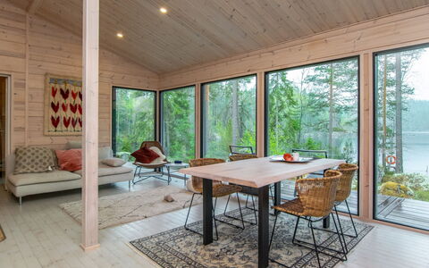 Sarppala: Madera, Piso, Suelos De Madera, Mueble, Suelo, Diseño De Interiores, Madera Dura, Techo, Manchas De Madera, Sala