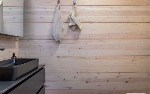 Sarppala: Madera, Piso, Suelo, Tablón, Arreglo De Tubería, Madera Dura, Suelos De Madera, Manchas De Madera, Baño