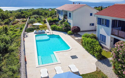 Krk Krk 709: Recurso, Piscina, Cabaña, Inmuebles, Eco Hotel, Villa, Hotel, Ciudad De Vacaciones, Zona Tropical, Casa De Campo