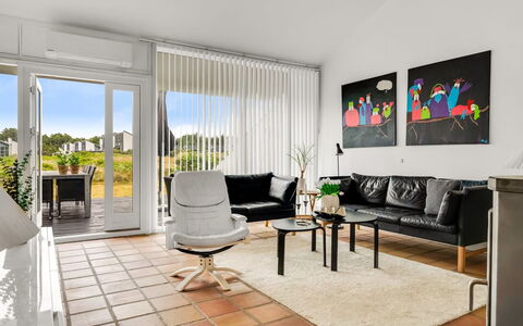 Nis - 900M from the Sea: Mueble, Diseño De Interiores, Piso, Sofá, Suelo, Sala, Techo, Habitación, Departamento, Encendiendo