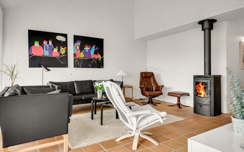 Nis - 900M from the Sea: Mueble, Piso, Suelo, Madera, Diseño De Interiores, Suelos De Madera, Sala, Silla, Encendiendo, Casa