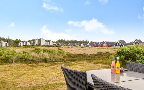 Nis - 900M from the Sea: Inmuebles, Sombra, Entrada De Coches, Casa De Campo