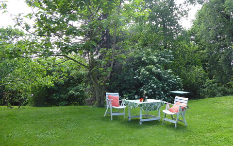 Casa Ballo delle Streghe, Garden, Montebelluna: Mueble, Verde, Árbol, Hoja, Jardín, Mueble Para Exteriores, Arbusto, Silla, Césped
