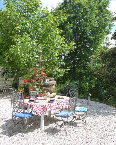 Ballo delle Streghe, Asolo Hills: Mueble, Silla, Mesa, Mueble Para Exteriores, Jardín, Arbusto, Mesa Al Aire Libre, Sombra, Cocina Y Comedor Mesa