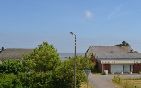 Albina - 4.5Km from the Sea: Cielo, Casa, Techo, Barrio Residencial, Casa, El Terreno Del Lote, Asentamientos Humanos, Área Rural, Polo