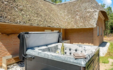 Batsha - 1.7Km from the Sea: Bañera, Material Compuesto, Jacuzzi, Piscina, Arreglo De Tubería, Estructura Al Aire Libre