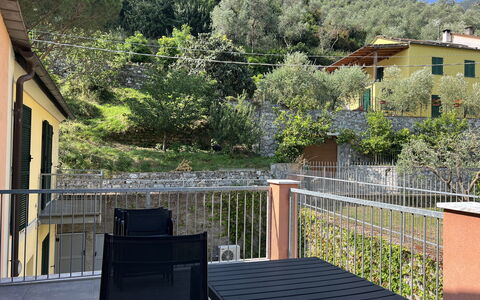 Anne-britt Home: Balcón, Porche, Cerca, Sombra, Yarda, Pretil, Patio Interior, Planta De Casa, Hacienda, Eco Hotel