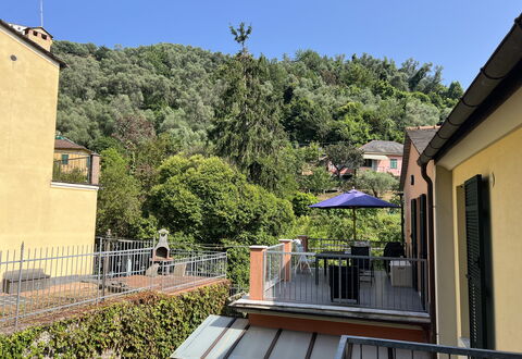 Anne-britt Home: Barrio Residencial, Casa, Casa, Balcón, Departamento, Cerca, Porche, Pretil, Balaustre, Hacienda