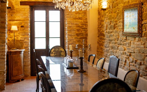 Casale Isidoro: Mueble, Diseño De Interiores, Pared, Madera, Silla, Mesa, Lámpara, Piso, Techo, Comedor