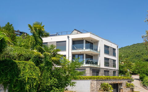 Opatija 158: Casa, Inmuebles, Balcón, Villa