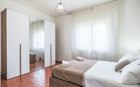 Celeste: Mueble, Cama, Diseño De Interiores, Piso, Suelo, Habitación, Madera, Habitación, Textil, Casa