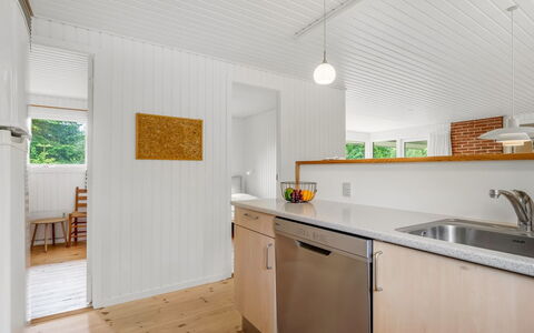 Ivar - from the Sea: Piso, Cocina, Madera, Diseño De Interiores, Mostrador, Techo, Suelo, Suelos De Madera, Aparato De Cocina, Casa