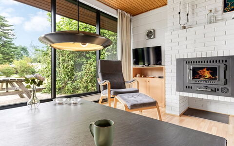 Ognen - 800M from the Sea: Edificio, Casa, Madera, Casa, Techo, Cabaña, Barrio Residencial, Arbusto, Arquitectura