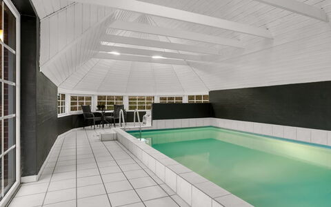 Tara - 1Km from the Sea: Piso, Suelo, Diseño De Interiores, Techo, Material Compuesto, Loseta, Diseño, Piscina, Bañera