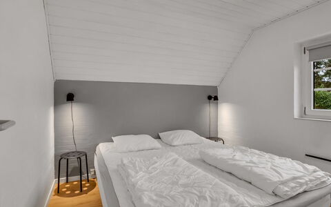 Tara - 1Km from the Sea: Madera, Habitación, Cama, Suelo, Piso, Techo, Diseño De Interiores, Lecho, Sábana, Marco De La Cama