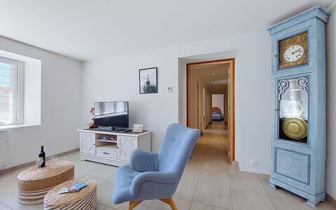 Kerdro: Mueble, Diseño De Interiores, Piso, Pared, Suelo, Madera, Habitación, Techo, Encendiendo, Sala