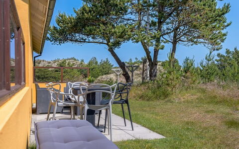 Ola - 900M from the Sea: Sombra, Mueble Para Exteriores, Silla, Paisajismo, Eco Hotel, Manchas De Madera, Madera Dura, Yarda, Patio Interior, Balcón