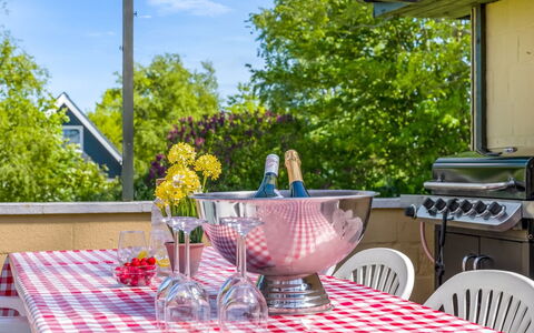Lillan - from the Sea: Mueble, Mesa, Vajilla, Silla, Mueble Para Exteriores, Manteles, Mesa Al Aire Libre, Comida, Jardín, Drinkware