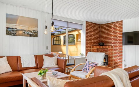 Lillan - from the Sea: Diseño De Interiores, Madera, Piso, Techo, Mueble, Suelo, Sofá, Habitación, Sala, Casa